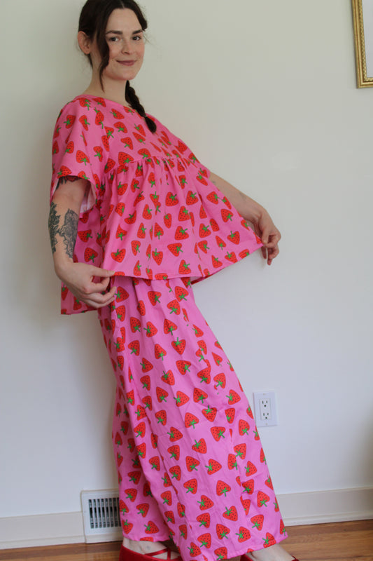 Ronnie Top in Strawberry Hearts