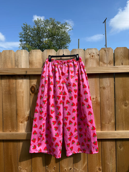 Marnie Pants in Strawberry Hearts