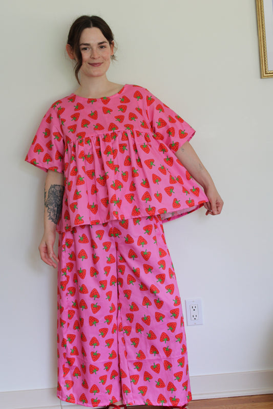 Ronnie Top in Strawberry Hearts