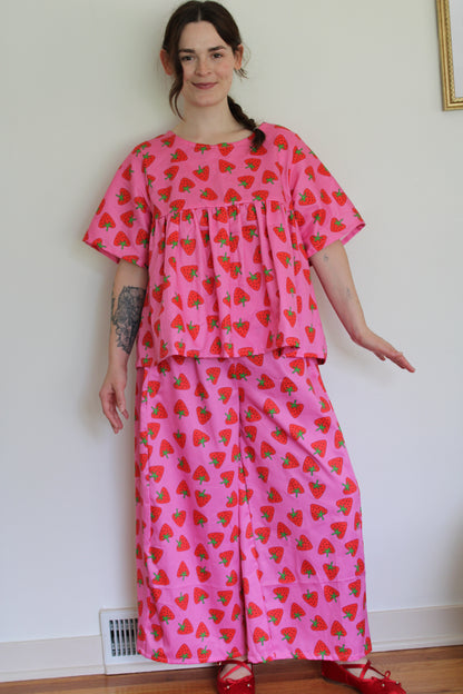 Ronnie Top in Strawberry Hearts